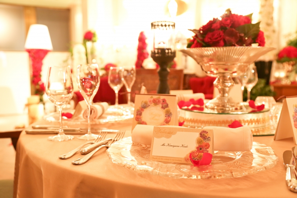 少人数結婚式のテーブルを円卓や長テーブルにする場合の席の配置のポイントとは 上座 下座はどこ Wedding Table ウェディングテーブル