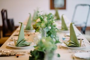 家族で行う結婚式をした場合、二次会はどうする？二次会を行うメリットとは？記事サムネイル