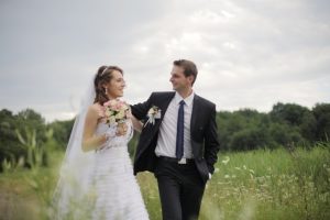 minimal WEDDINGだから叶う！30代、40代の「大人婚」と感じられる結婚式記事サムネイル