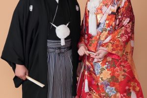 身内だけ（家族・親族のみ）の結婚式のお祝いの目安は？スタイルや立場による違いと渡し方も紹介！記事サムネイル