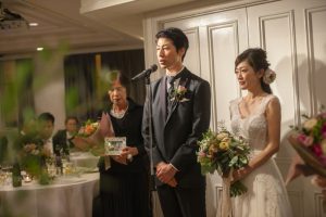 【例文あり】少人数結婚式にスピーチは必要？場を盛り上げるポイントを紹介！記事サムネイル