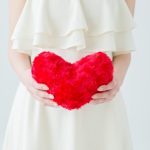 結婚式が決まったあとに妊娠が発覚！キャンセルすべき？～対応できる結婚式の総合保険をご紹介します～記事サムネイル