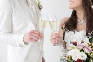 少人数結婚式に友人を招待するときのポイントは？記事サムネイル