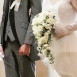 【例文あり】親族のみの少人数結婚式での新郎の挨拶・スピーチを解説！新郎挨拶から迎賓の謝辞から送賓まで！記事サムネイル