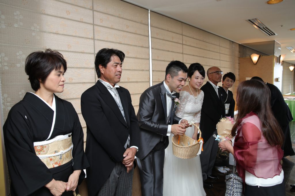 結婚式の送賓