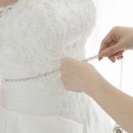普通のドレスとマタニティドレスの違い記事サムネイル