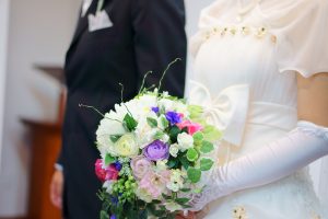 普段口にはしないけど、晴れ姿が見たい。ご両親の密かな想いに応えて結婚式をするのも親孝行記事サムネイル