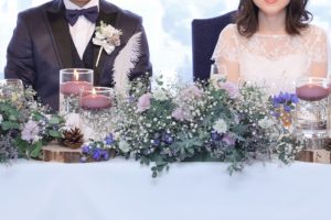 大人婚のアットホームな家族との結婚式に最適なドレスとは？記事サムネイル