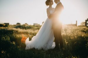 国際結婚で結婚式しないとどうなる❓国際結婚をしたみんなはどうしてる❓ご祝儀やお祝いについても解説！記事サムネイル