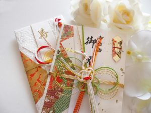 結婚式を挙げなかったけれどご祝儀をもらった！ お返しはどうするべき？記事サムネイル