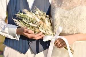 結婚式で必ずかかるお金はどこ？シーンごとに費用がかかる項目を教えます！