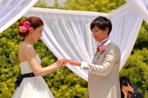 軽井沢で結婚式！相場やお車代などの費用にまつわるギモンを徹底解説！記事サムネイル