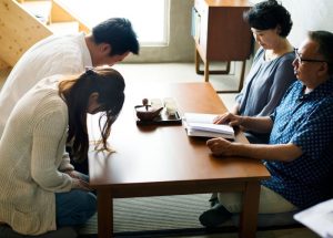 【会話例付き】親への結婚挨拶のタイミングはいつ？マナーや注意点も解説