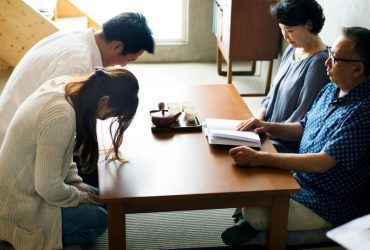 【会話例付き】親への結婚挨拶のタイミングはいつ？マナーや注意点も解説